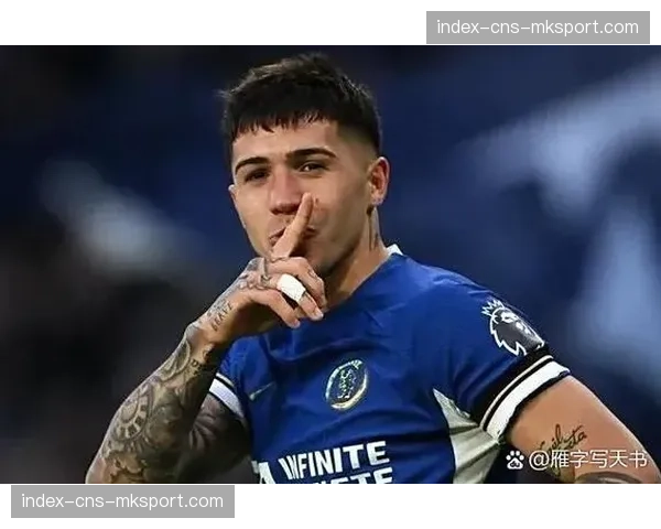 特写：伤愈复出的里斯·詹姆斯在切尔西训练基地加练